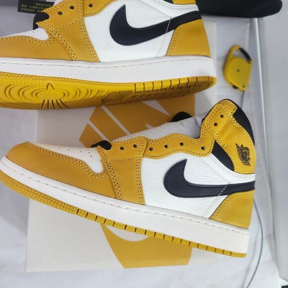 Nike White and Yellow Trainers - Picture 4 of 5